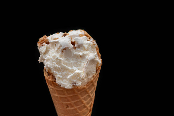 isolated, food, white, sea, bread, stone, nature, mineral, closeup, shell, brown, crystal, salt, cream, dessert, rock, sweet, chocolate, black, object, natural, quartz,ice cream on a black background, caramel cone, ice cream cone, waffle cone, favle, - Foto, Imagem