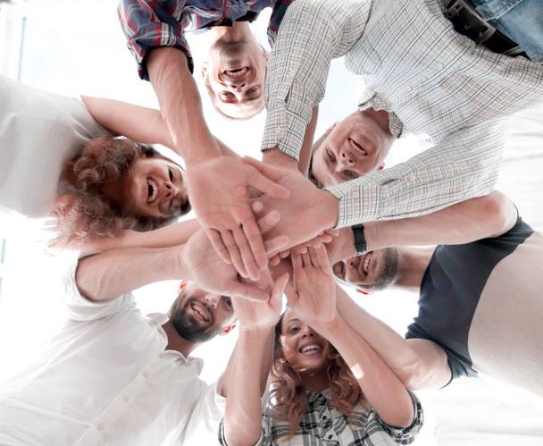 üzleti csapat együtt összekulcsolt kezek - Fotó, kép
