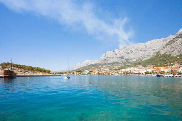 Makarska, Dalmacja, Chorwacja - imponujący widok na zatokę z  - Zdjęcie, obraz