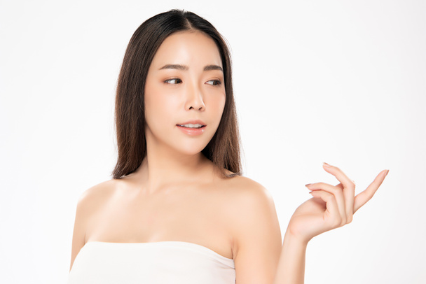 Beautiful Young asian Woman with Clean Fresh Skin - Foto, imagen