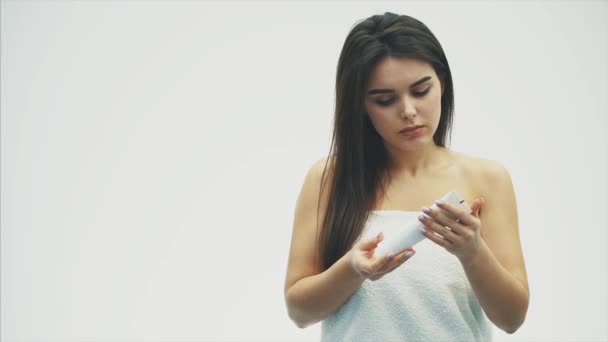 Hand Skin Care Closeup Of A Beautiful Smiling Young Woman With Nude Makeup Holding A Cream Tube Applying A Cosmetic Hand Cream For Her Soft Skin. Happy Healthy Female Taking Care of Her Body. Beauty - Metraje, vídeo