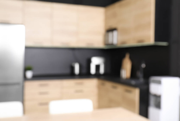 Blurred view of cozy modern kitchen interior with new furniture and appliances - Fotografie, Obrázek