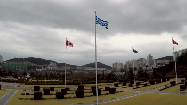 韓国 Un 記念墓地名誉の 16 カ国から国連兵士と 1950-1953 年の朝鮮戦争で戦いで殺された 5 ヶ国から国連エイズ - 映像、動画