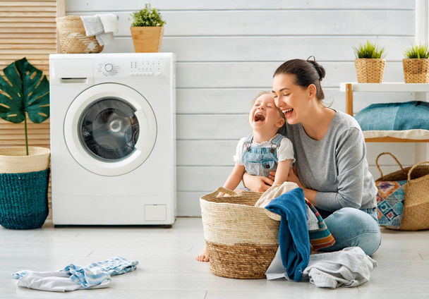family doing laundry - Fotoğraf, Görsel