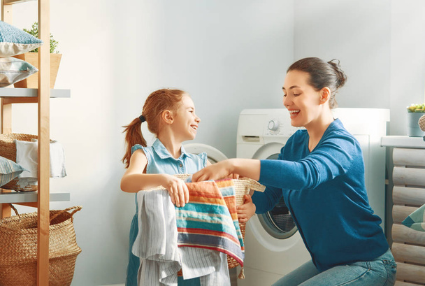 family doing laundry - Foto, afbeelding