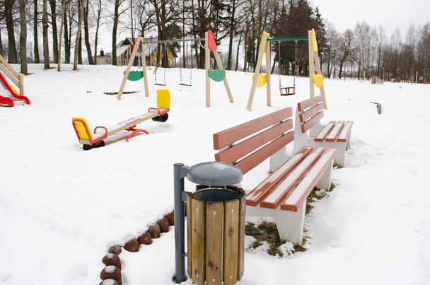 αναδημιουργήσει αναψυχής ζώνη πάρκο παιδική χαρά πάγκο ταλάντευσης - Φωτογραφία, εικόνα