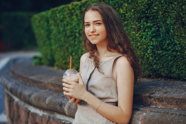 girl with coffee - Foto, Bild