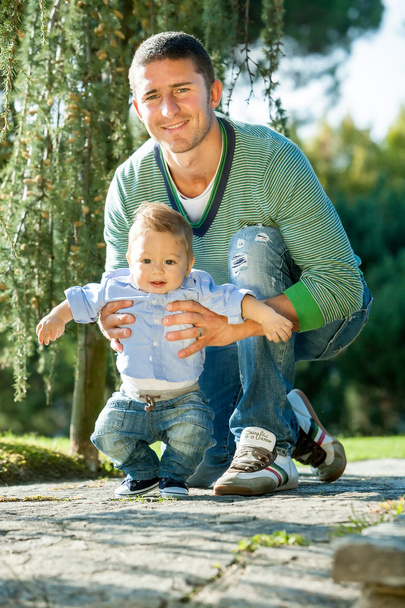 padre con bebé
 - Foto, Imagen