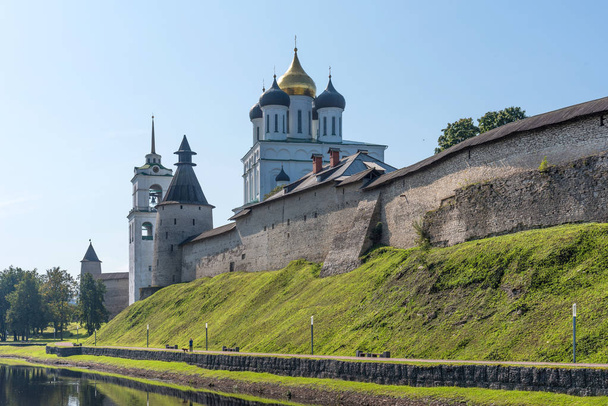 Panoramic view of Pskov Kremlin on the Velikaya river. Ancient fortress. The Trinity Cathedral in summer. Pskov. Russia - Fotoğraf, Görsel