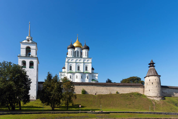 Panoramic view of Pskov Kremlin on the Velikaya river. Ancient fortress. The Trinity Cathedral in summer. Pskov. Russia - Фото, изображение