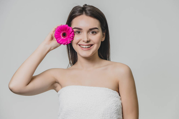 Portrait of beauty woman with beautiful face and flower in hair- white background. - Foto, Bild