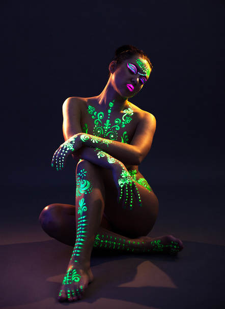 Graceful model posing with UV pattern on body - Фото, зображення