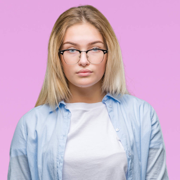 Young caucasian business woman wearing glasses over isolated background with serious expression on face. Simple and natural looking at the camera. - Foto, Bild