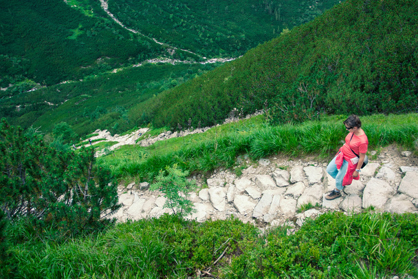 Frau beim Wandern in der Tatra - Foto, Bild