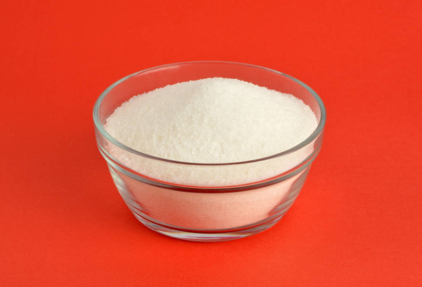 Белый сахар в стеклянной чаше
 - Фото, изображение