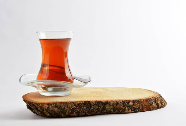 Chá sobre placa de madeira
 - Foto, Imagem
