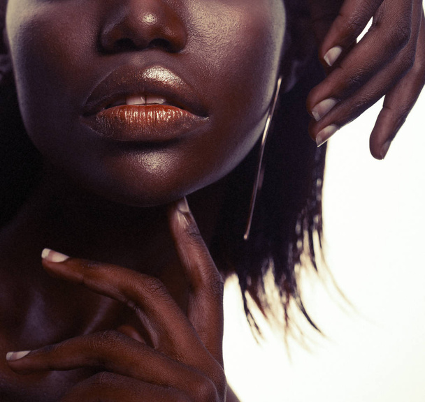 Beauty concept: Portrait of a sensual young African woman with colored make up - Foto, immagini