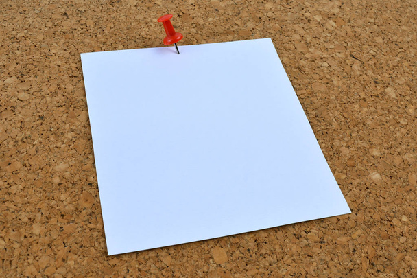 Bir not kağıdına ilan panosu - Fotoğraf, Görsel