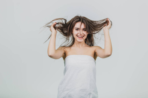 Forgetting that I am an adult. Playful, happy and childrens attractive female rough hair, smiling widely, holding hands with the assistant and pulling her hair down, playing with the sling, as if - Fotoğraf, Görsel