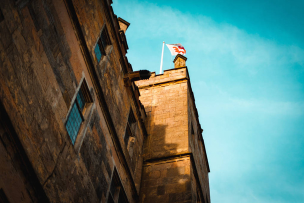 The side of a castle with a flag flying high - 写真・画像
