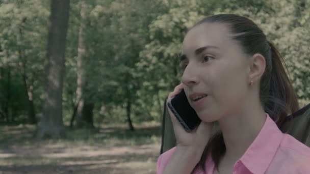 Girl in the forest talk on the phone. - Materiał filmowy, wideo