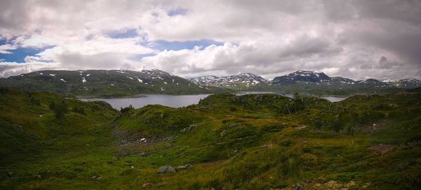 Vista panorâmica para o planalto de Hardangervidda e o lago Votna na Noruega
 - Foto, Imagem