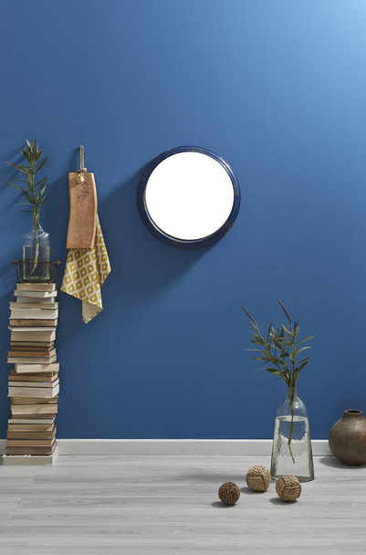 moldura de parede azul e livros antigos, design de interiores
  - Foto, Imagem