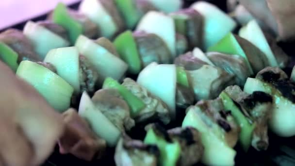 Grelhar carne fresca e legumes close-up
 - Filmagem, Vídeo