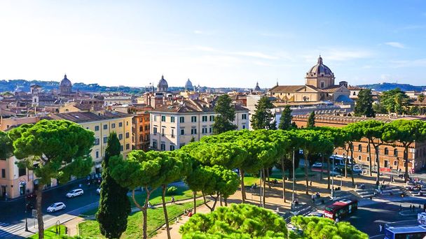 Veduta di Roma dal Monumento o Monumento a Vittorio Emanuele in Piazza Venzia a Roma
 - Foto, immagini