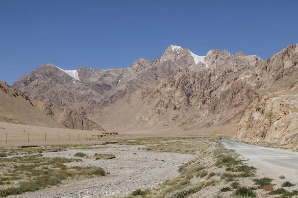 Krajina v pohoří Pamír v oblasti Murghab North v Tádžikistánu - Fotografie, Obrázek