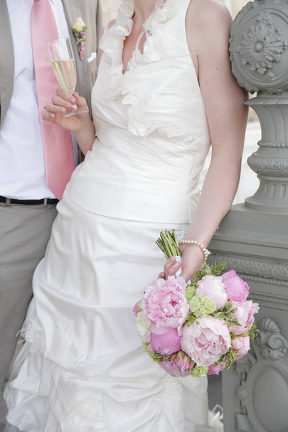 Feiertag festliches Ereignis der Hochzeit, Momente und people.bride and bräutigam - Foto, Bild