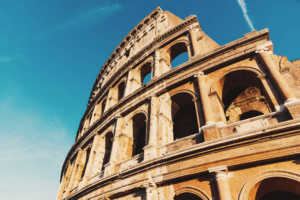 Detalle del famoso Coliseo de Roma
 - Foto, Imagen