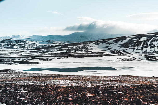 Beautiful highland iceland blue lake near Hekla among snow mountains. - Fotoğraf, Görsel