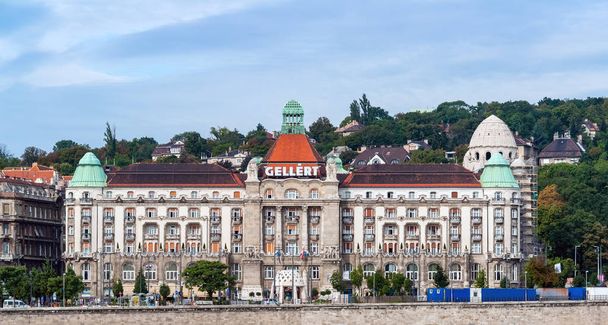 Біля готелю Palace фасаду - Будапешт, Угорщина - Фото, зображення