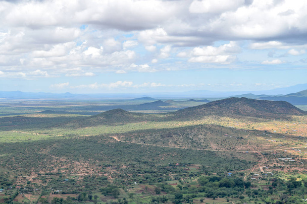 Malownicze górskie krajobrazy Tanzanii widziane z góry Ol Joro Orok w Namanga, Kenia - Zdjęcie, obraz
