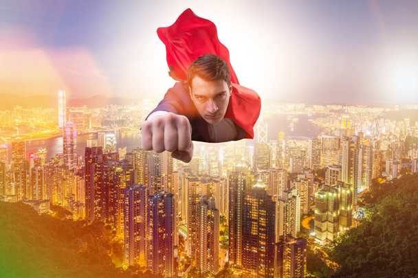 Homem de negócios super-herói voando sobre a cidade
 - Foto, Imagem