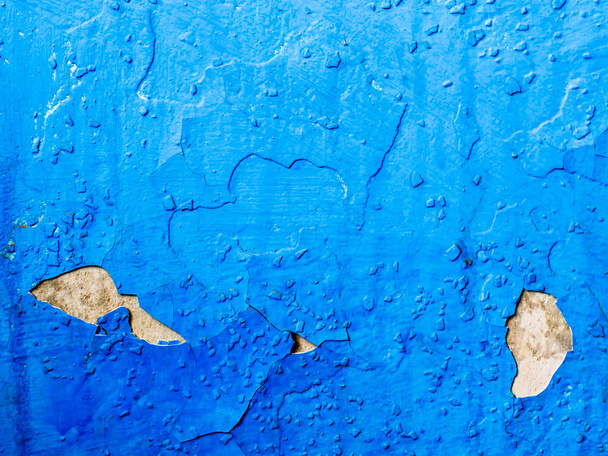 Staré, loupání modré barvy na zdi je malovány na tmavší modré barvy.  - Fotografie, Obrázek