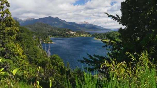 Lake district in de buurt van Bariloche, Patagonia, Argentinië. Nationaal Park Nahuel Huapi. Schot van Punto panoramico, 4k - Video