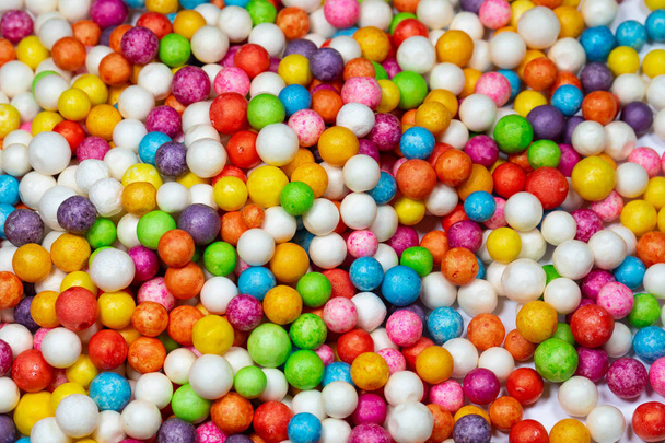 Fondo brillante colorido con caramelos redondos multicolores
 - Foto, imagen