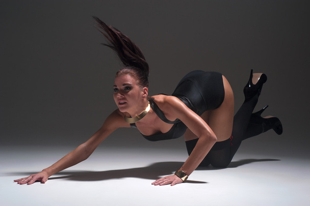 Modern style dancer posing in a studio - Foto, imagen