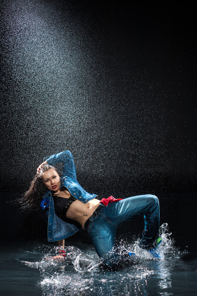Wet dancing woman. Under waterdrops. Studio photo - Foto, imagen