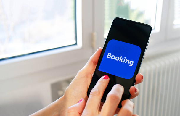 Booking travel app hand icon smartphone - Zdjęcie, obraz