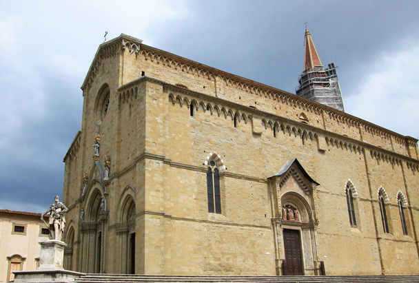   Catedral de São Pedro e Donato, Arezzo, Toscana, Itália
         - Foto, Imagem