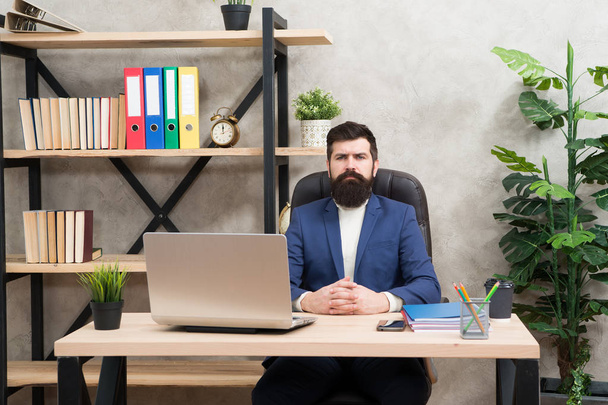 Business coach. Brutal businessman in office. Mature man with beard. bearded hipster use computer. Male boss working. Agile business. My business my pride. serious business man is proud of himself - Foto, Imagem