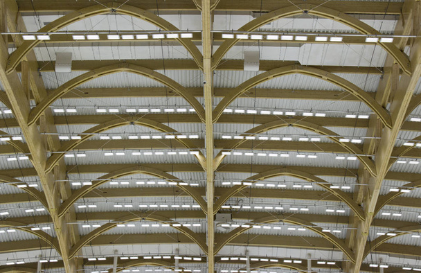 Потолок арены с прожекторами
. - Фото, изображение