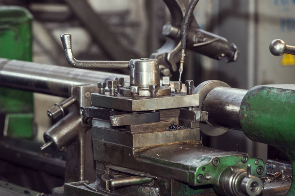 Metalworking machines working mechanisms are shot close-up  - Foto, Bild
