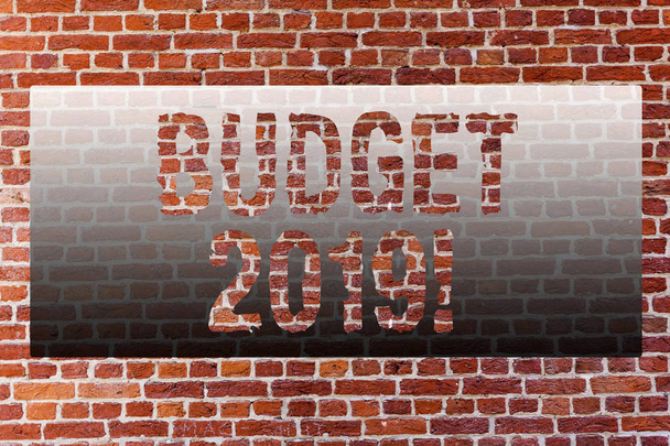 Текст написання тексту Бюджет 2019 року Концепція бізнесу на Новий рік Оцінка доходів і витрат Фінансовий план Цегляна стіна мистецтво як графіті мотиваційний виклик написаний на стіні
. - Фото, зображення