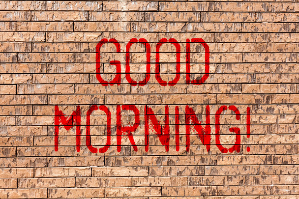 Текст слова "Доброе утро". Бизнес-концепция для поздравления с прекрасным днем Вдохновляющее искусство Brick Wall, как мотивационный призыв граффити, написанный на стене
. - Фото, изображение