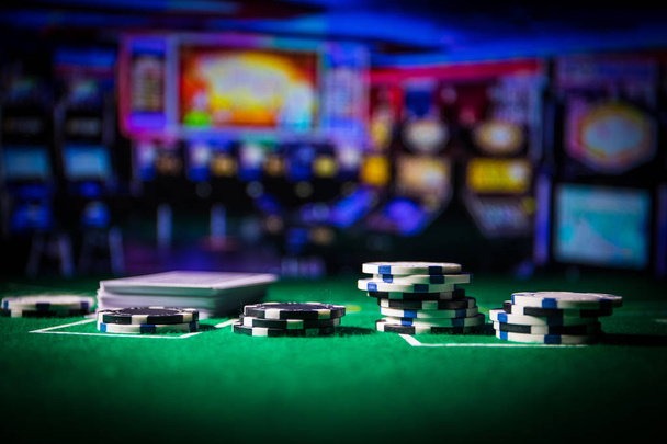 Isolamento do elemento do casino na máquina colorida, Slot, Roleta enquanto, Dados, chip Casino - imagem
 - Foto, Imagem
