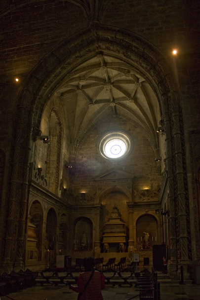 LISBOA, PORTUGAL - 1 de marzo de 2019: Interior del Monasterio de Jerónimos o Monasterio de Jerónimos (antiguo monasterio de la Orden de San Jerónimo) en Lisboa
 - Foto, Imagen